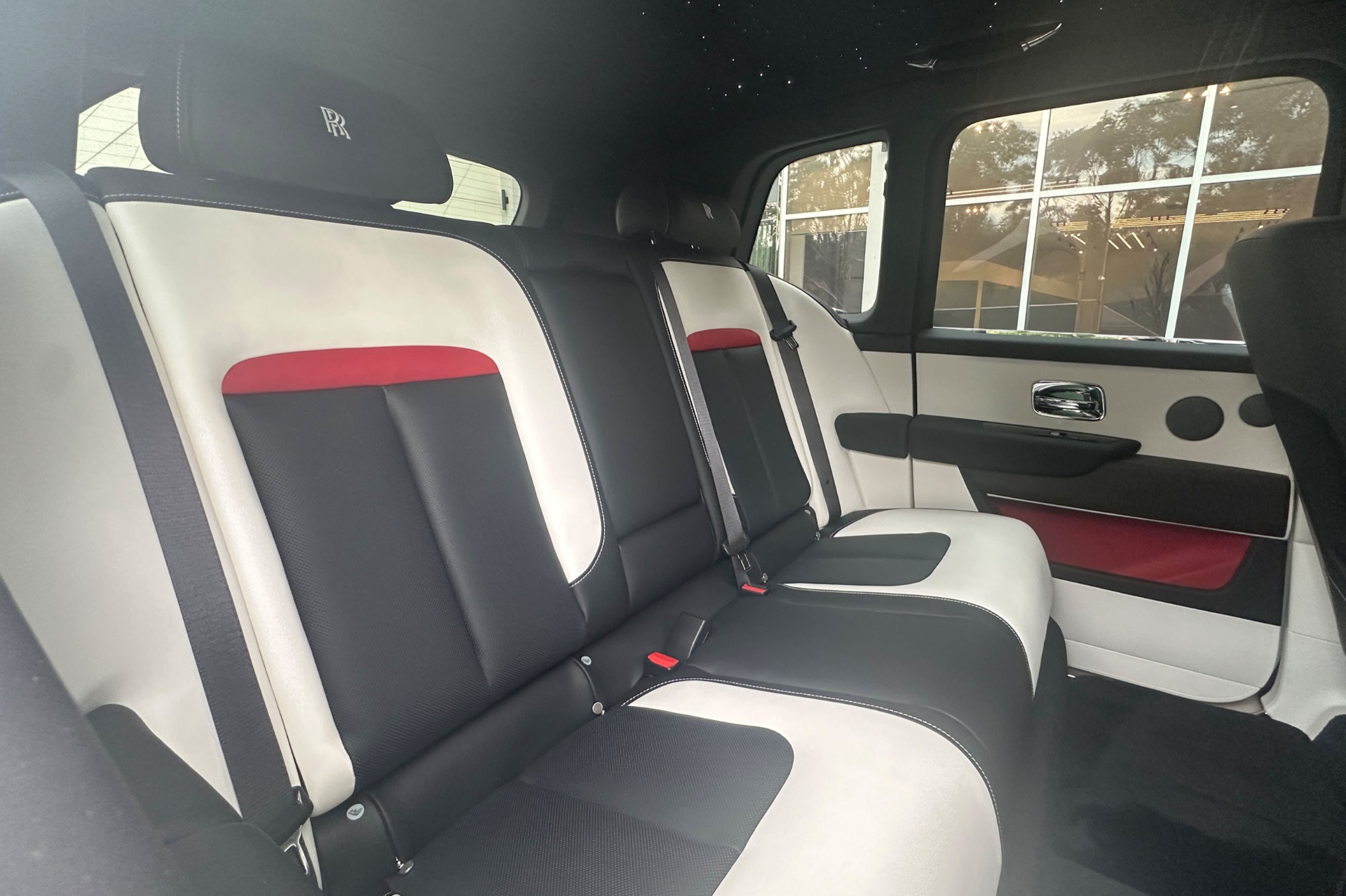 2027 Rolls-Royce Cullinan Image 15
