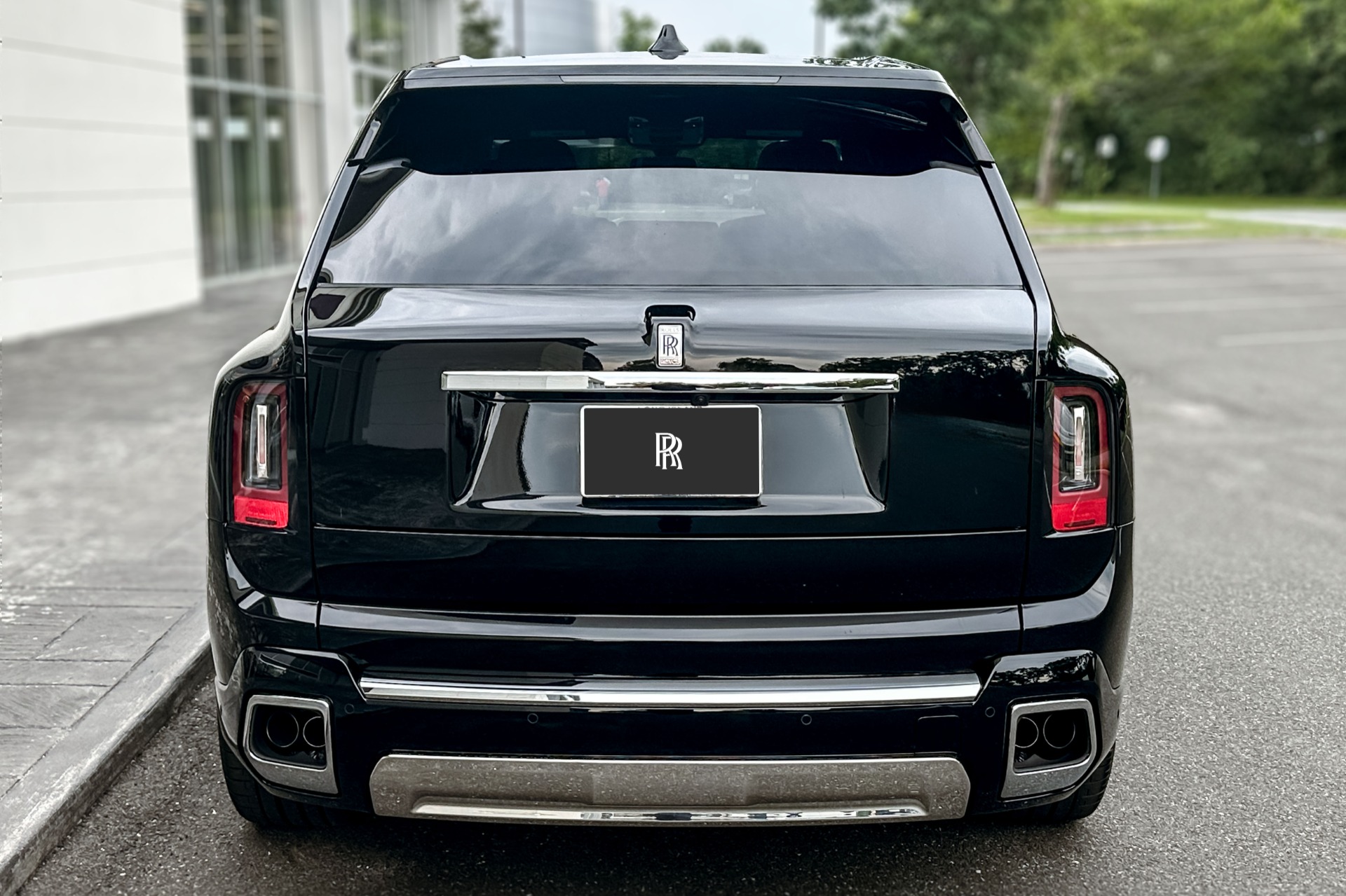 2027 Rolls-Royce Cullinan Image 17