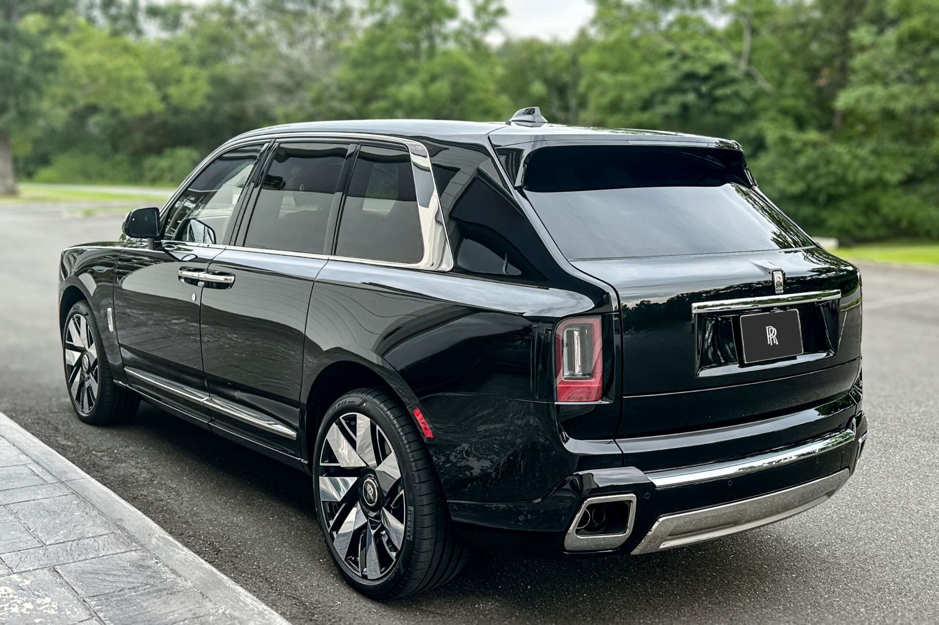2027 Rolls-Royce Cullinan Image 18
