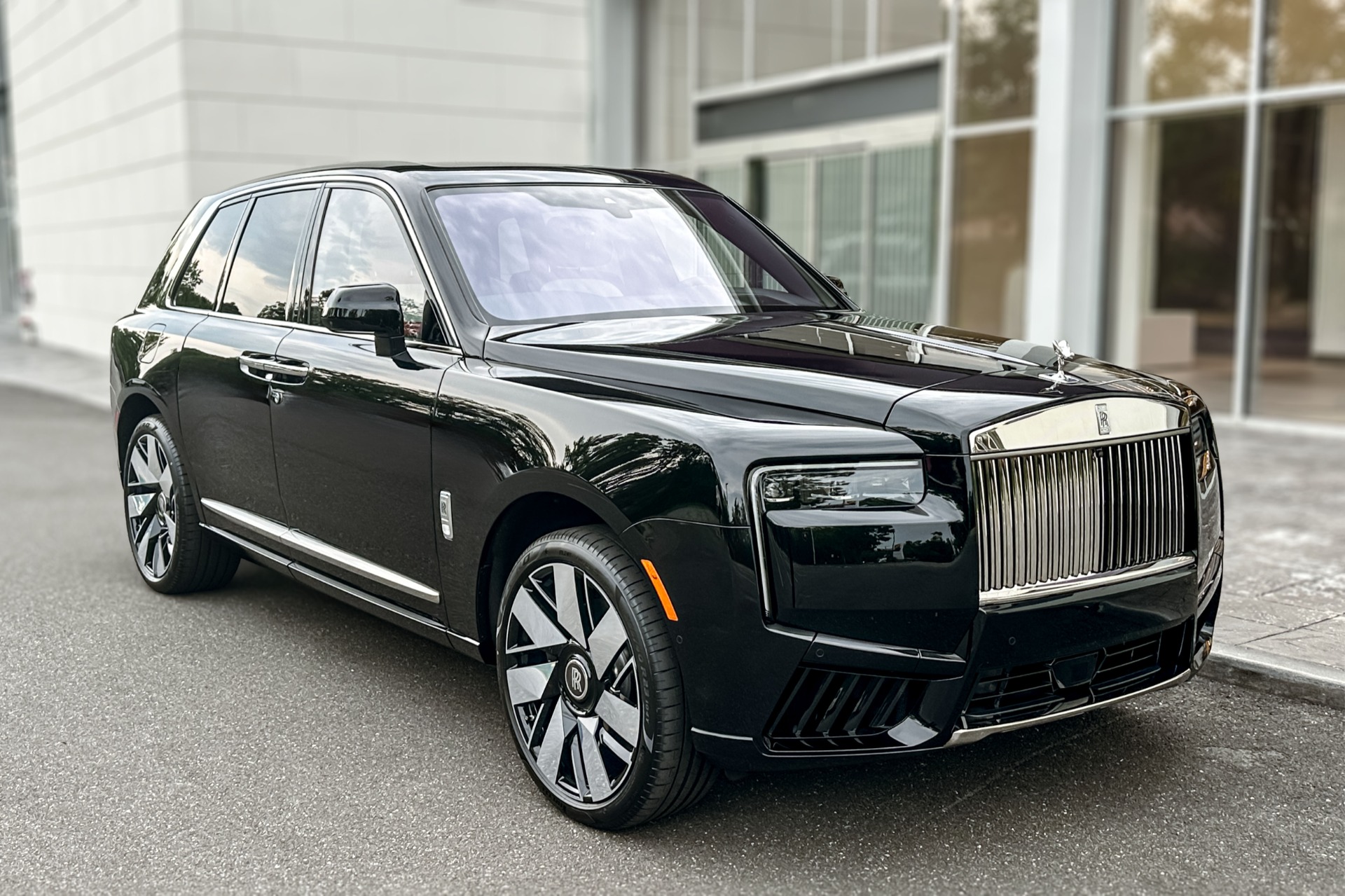 2027 Rolls-Royce Cullinan Image 19