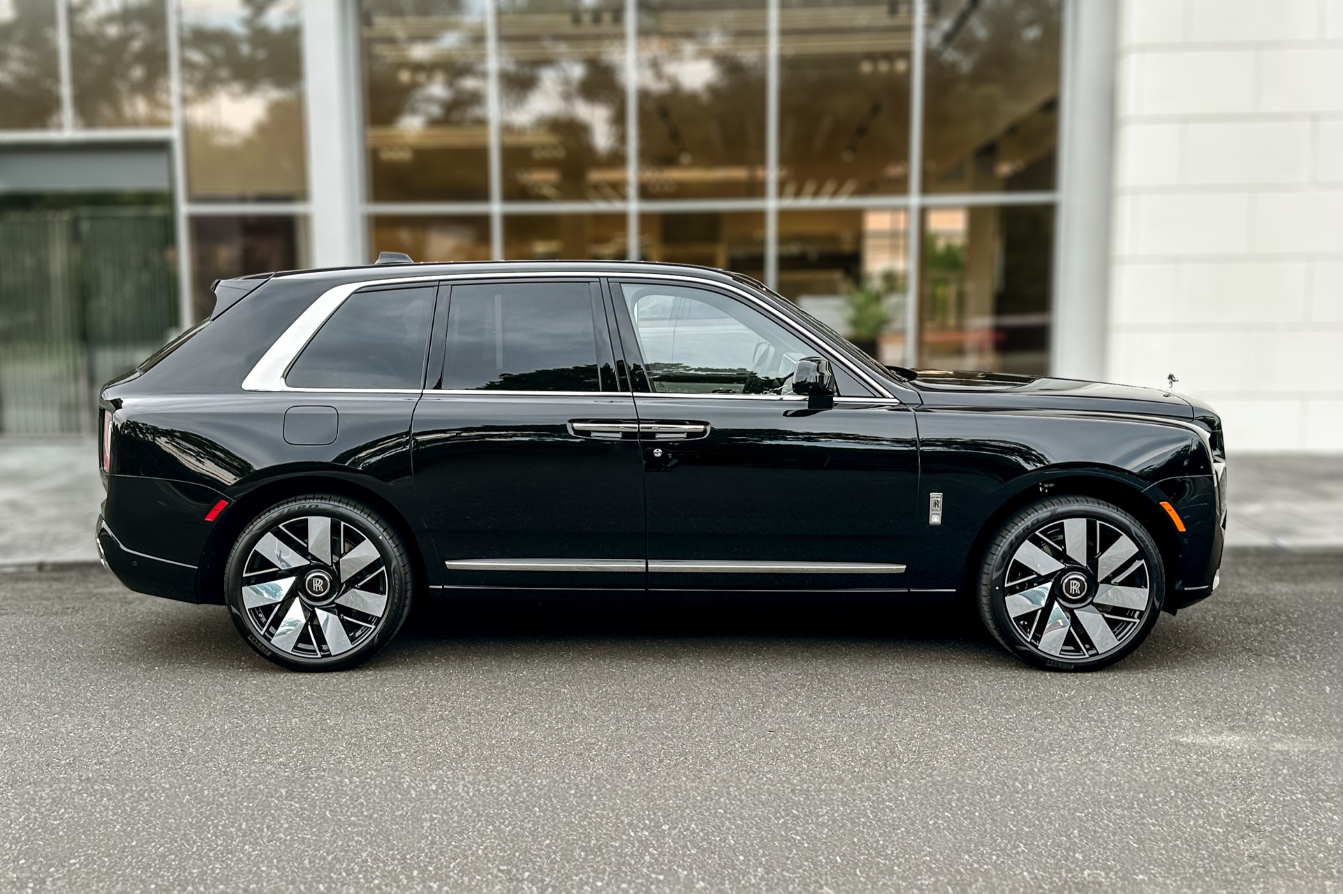 2027 Rolls-Royce Cullinan Image 21