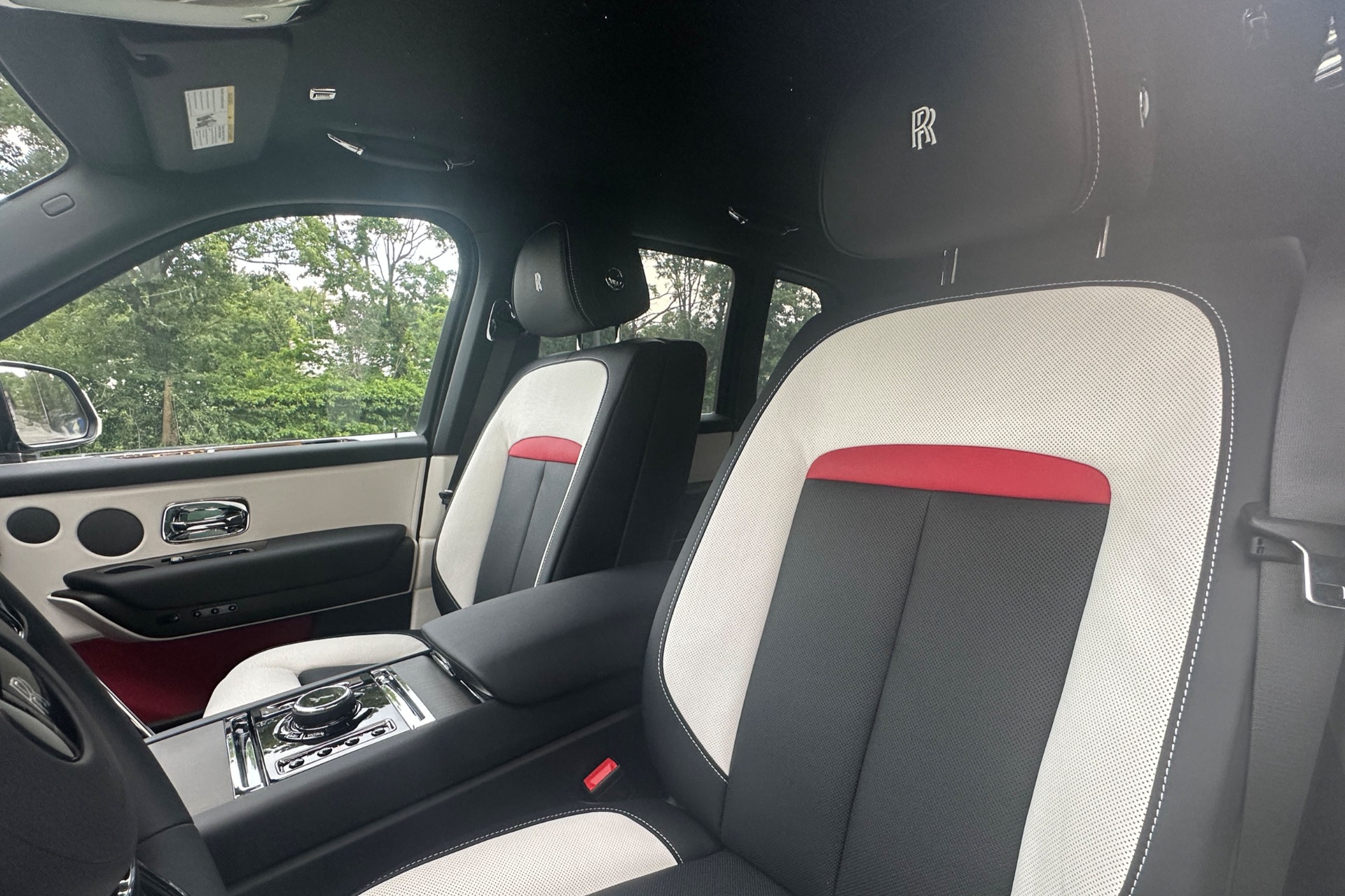 2027 Rolls-Royce Cullinan Image 7