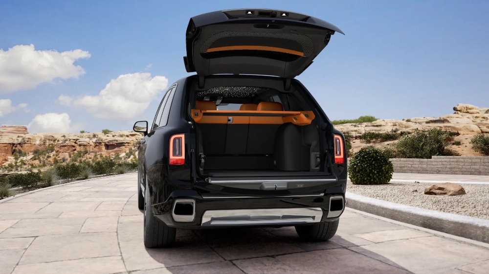 2027 Rolls-Royce Cullinan Image 10