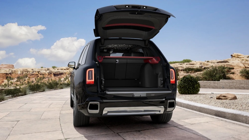 2027 Rolls-Royce Cullinan Image 10