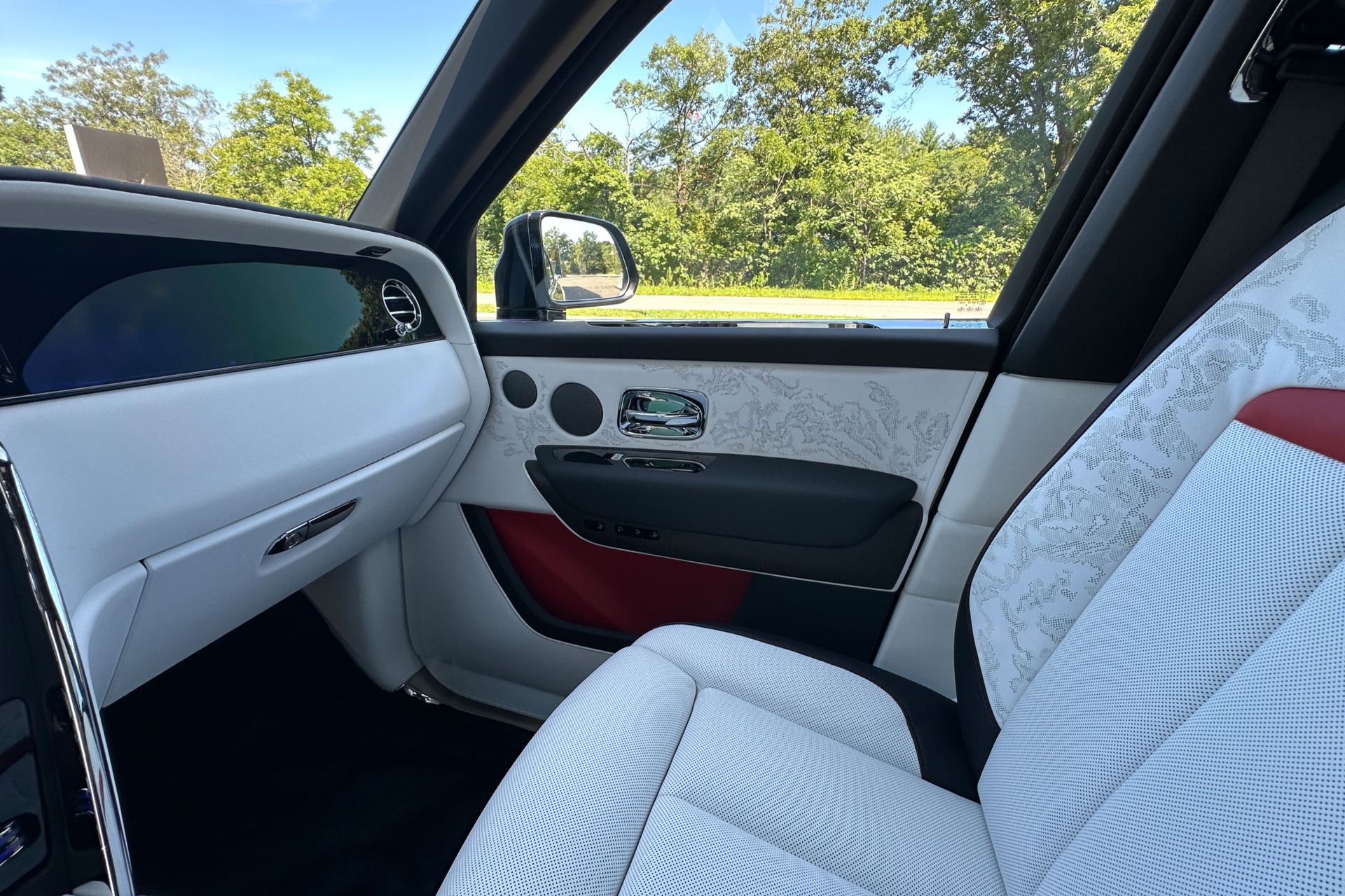 2027 Rolls-Royce Cullinan Image 10