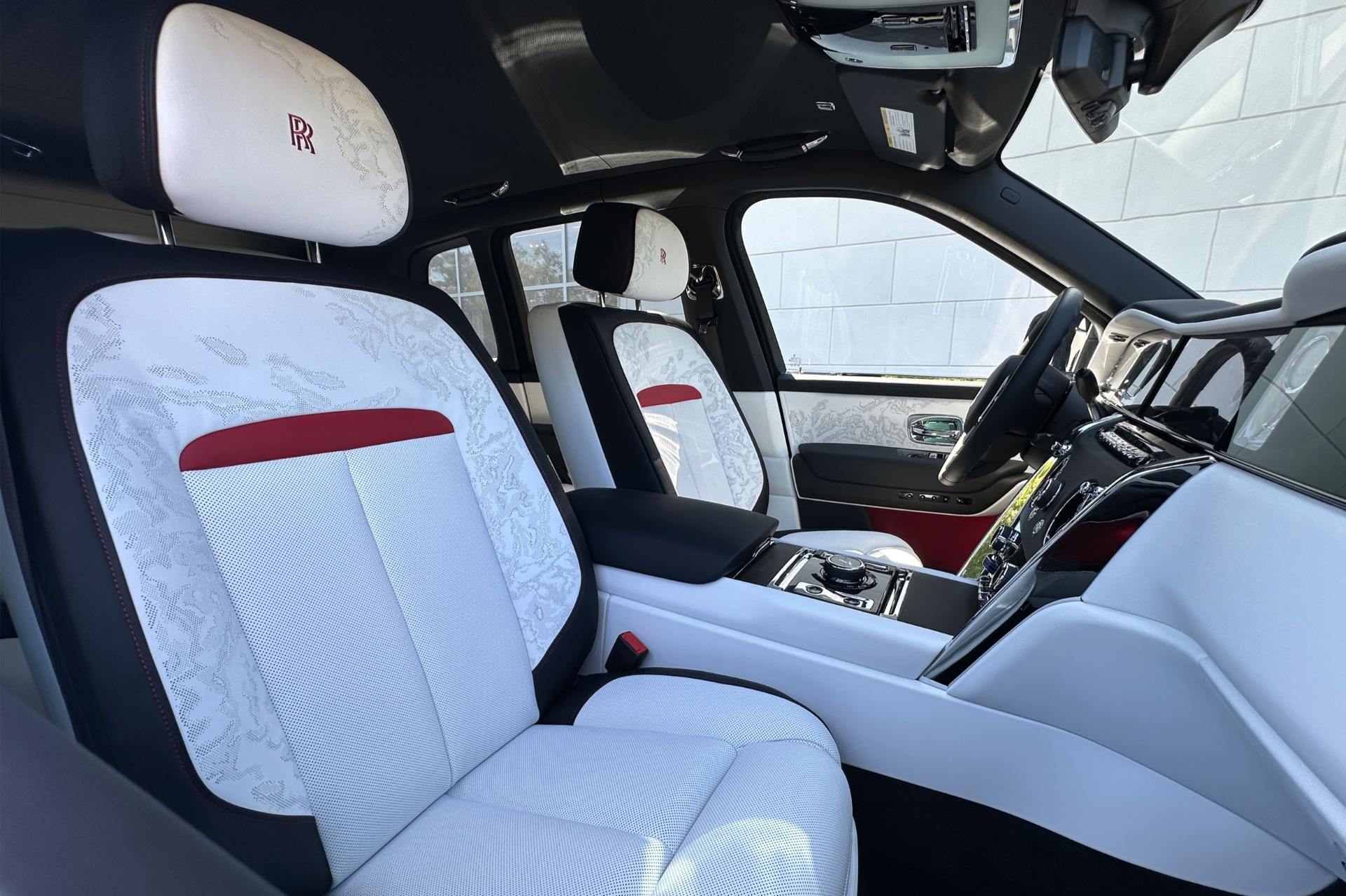 2027 Rolls-Royce Cullinan Image 11