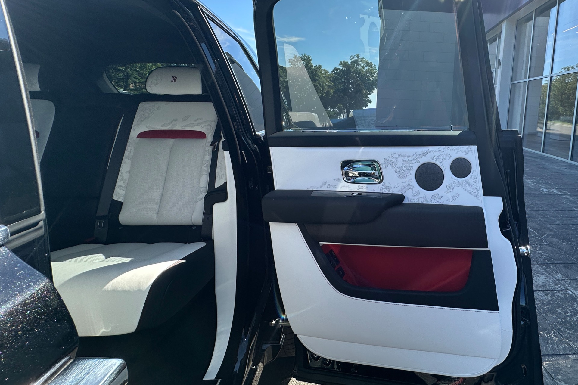 2027 Rolls-Royce Cullinan Image 13