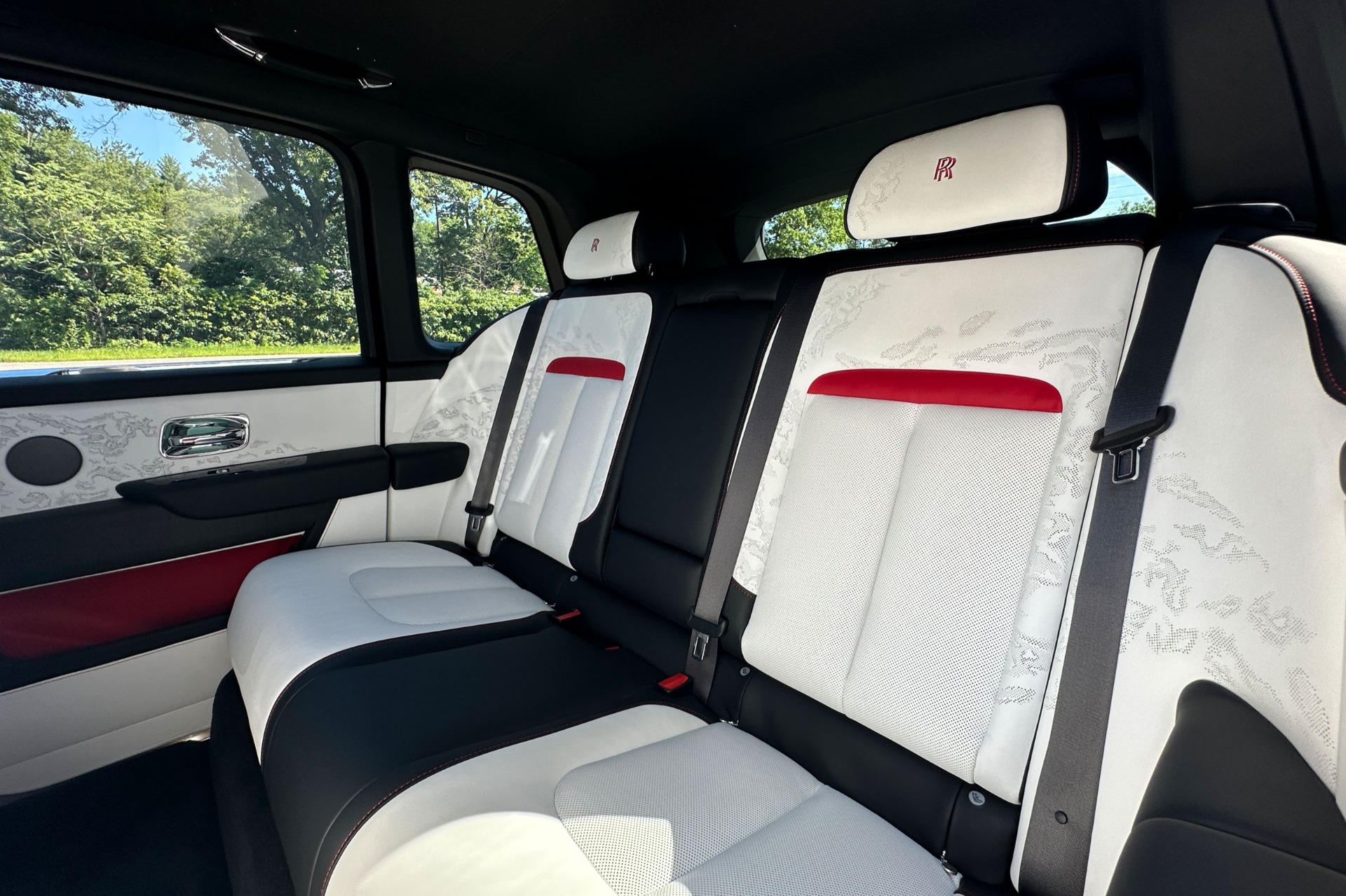 2027 Rolls-Royce Cullinan Image 14