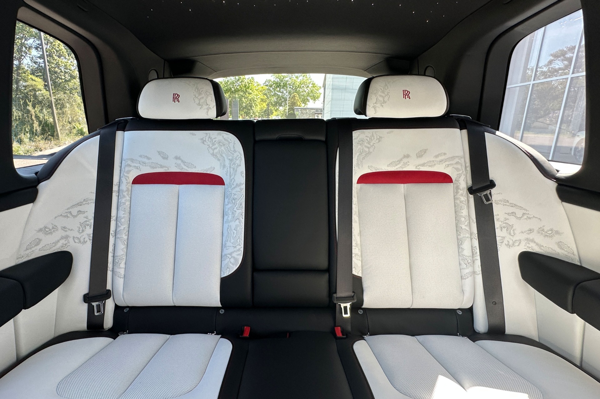 2027 Rolls-Royce Cullinan Image 15
