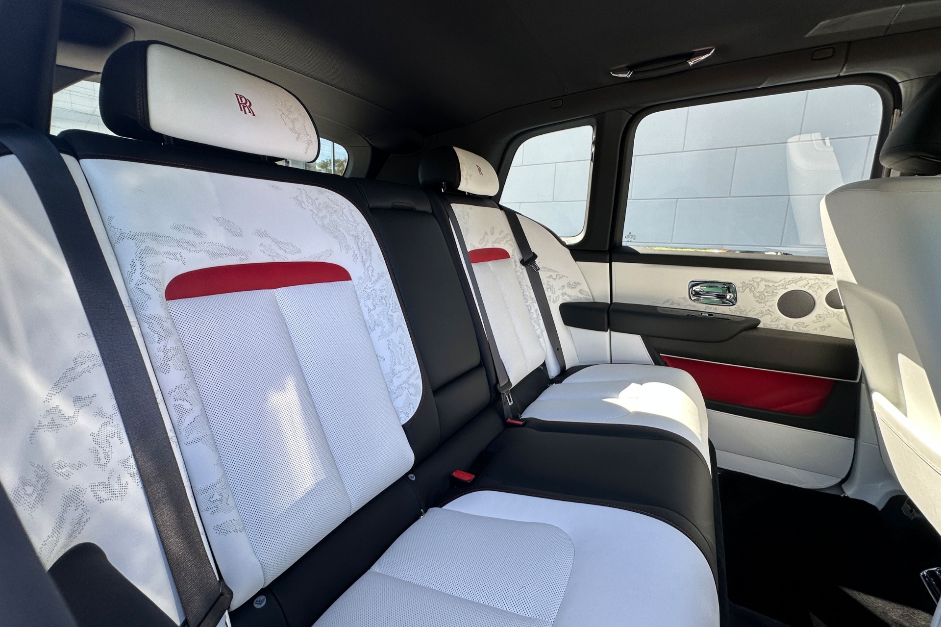 2027 Rolls-Royce Cullinan Image 16