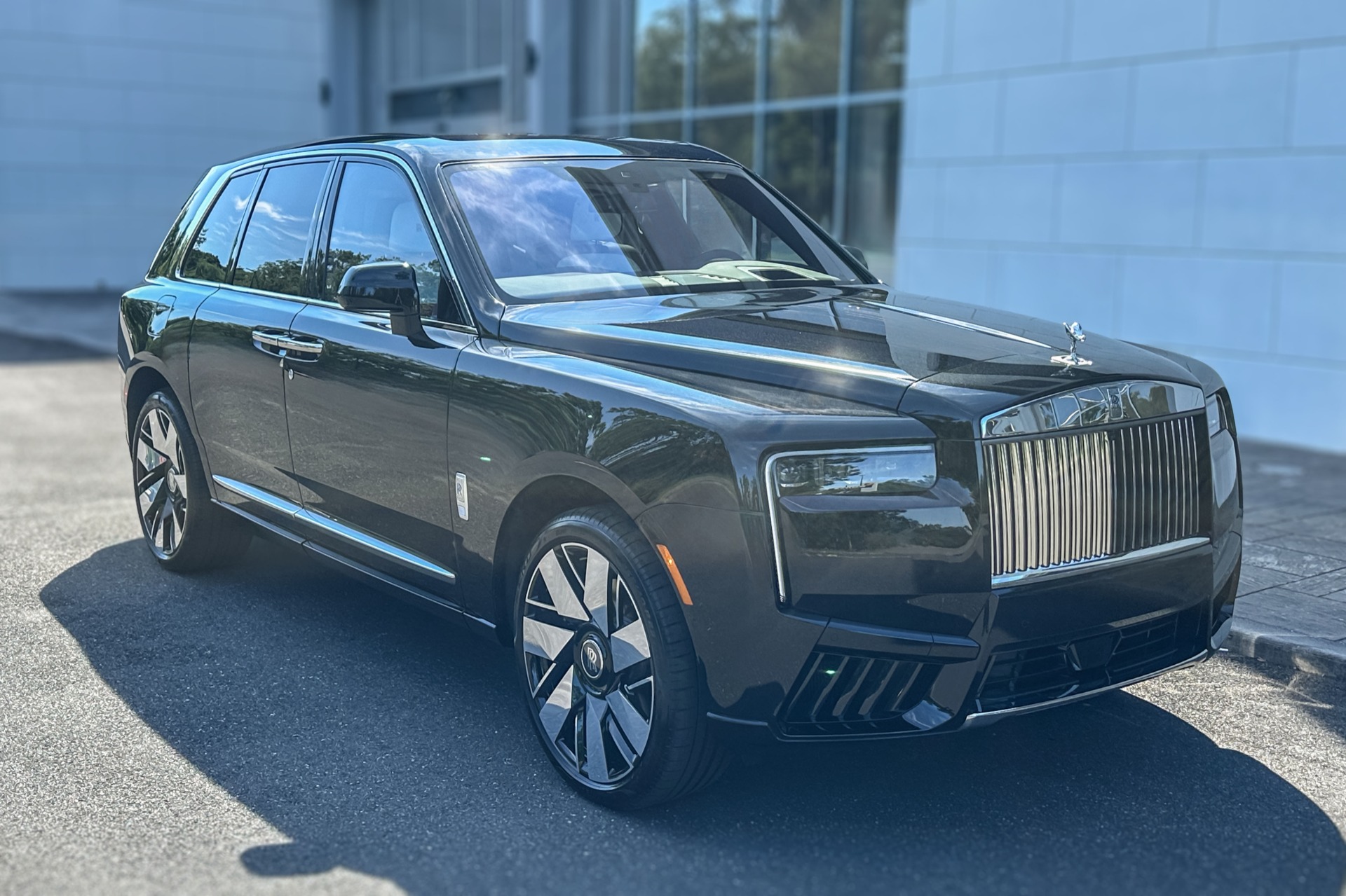 2027 Rolls-Royce Cullinan Image 18