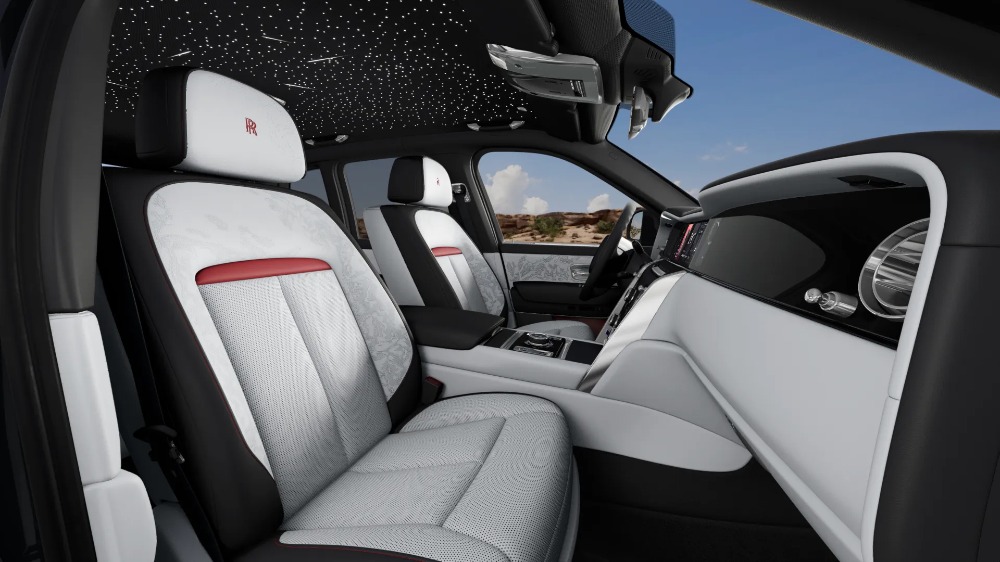 2027 Rolls-Royce Cullinan Image 2