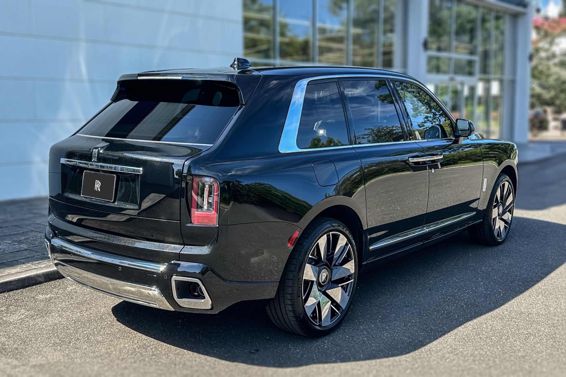 2027 Rolls-Royce Cullinan Image 2