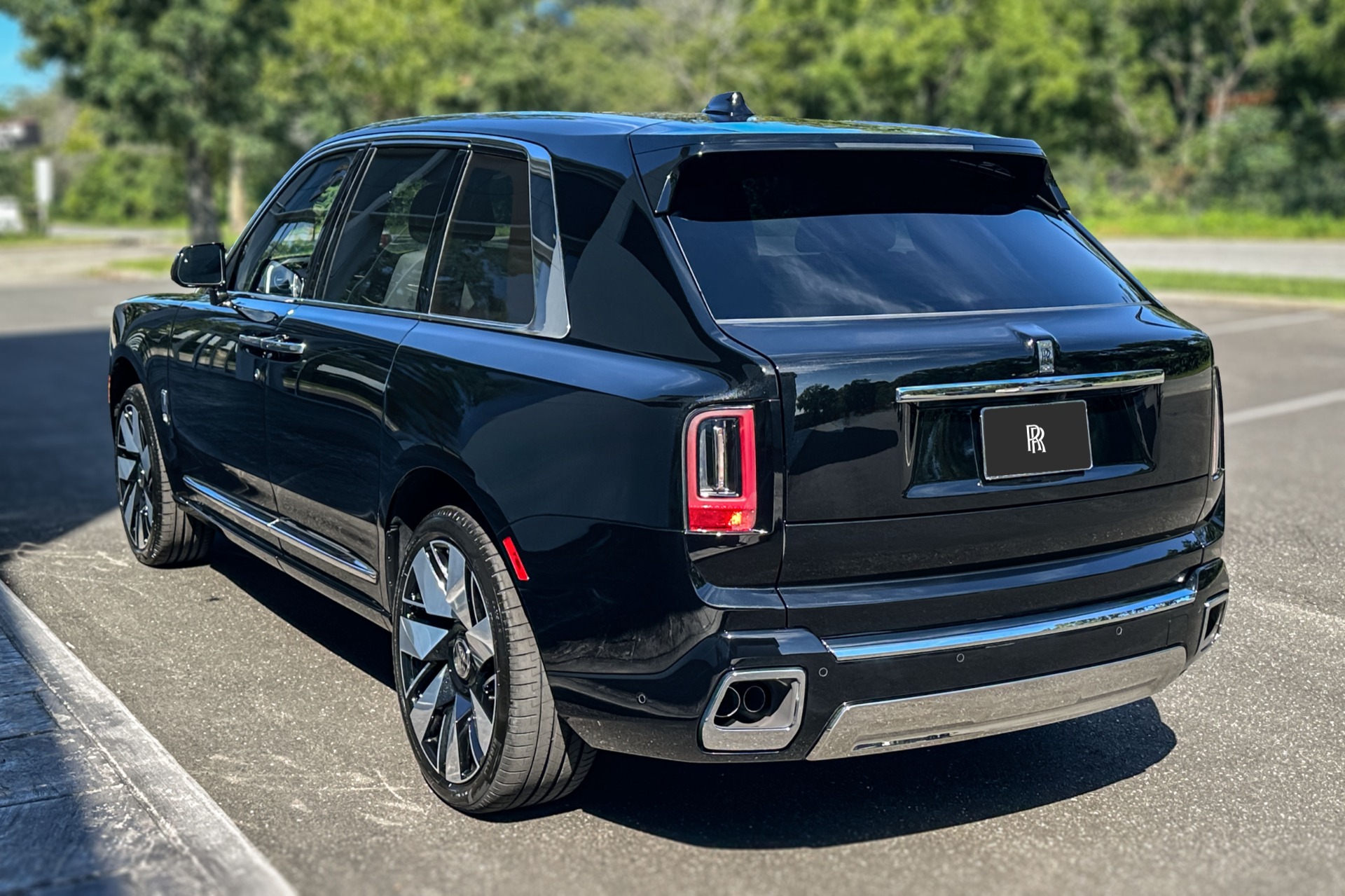 2027 Rolls-Royce Cullinan Image 21