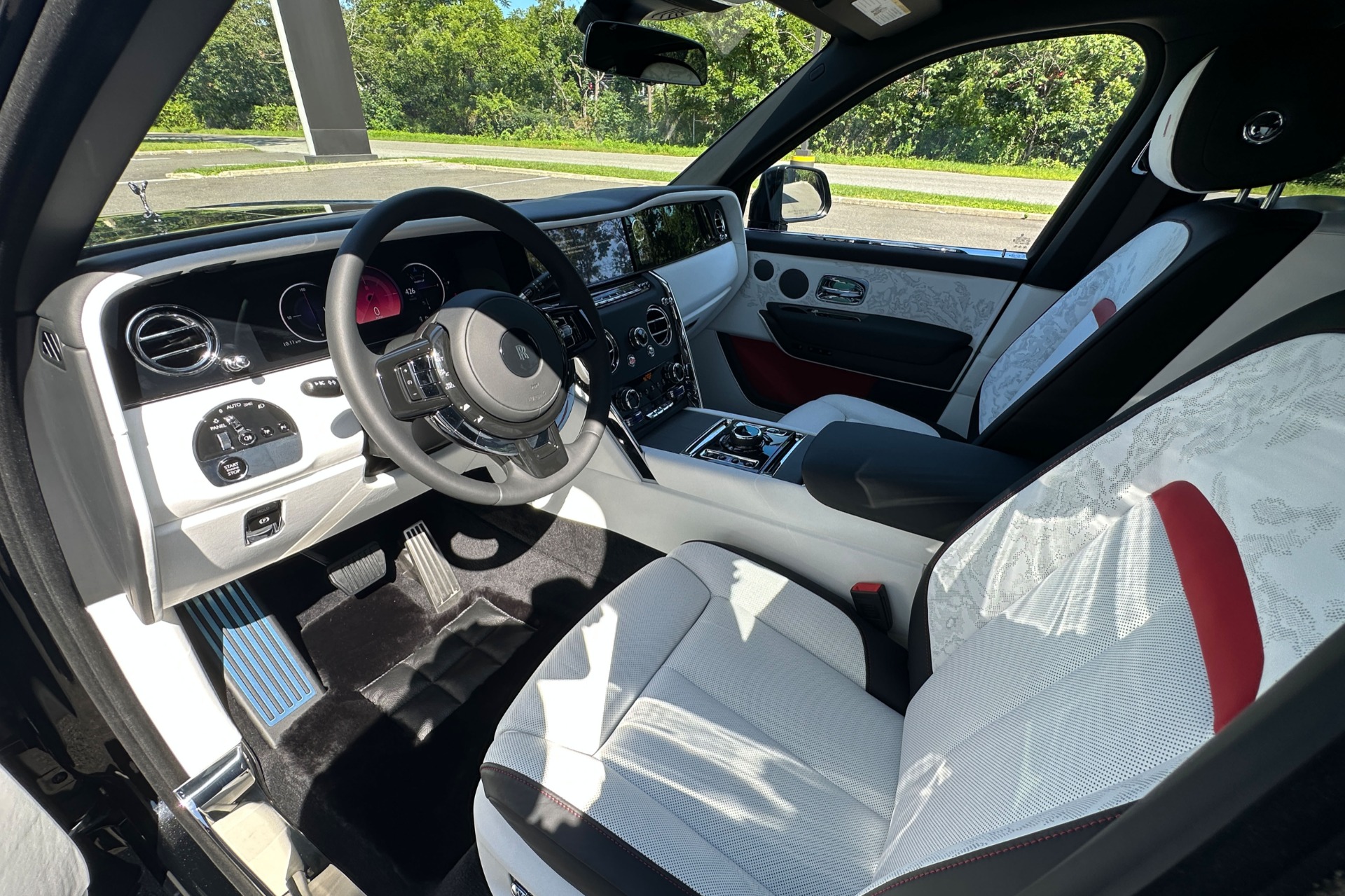 2027 Rolls-Royce Cullinan Image 6