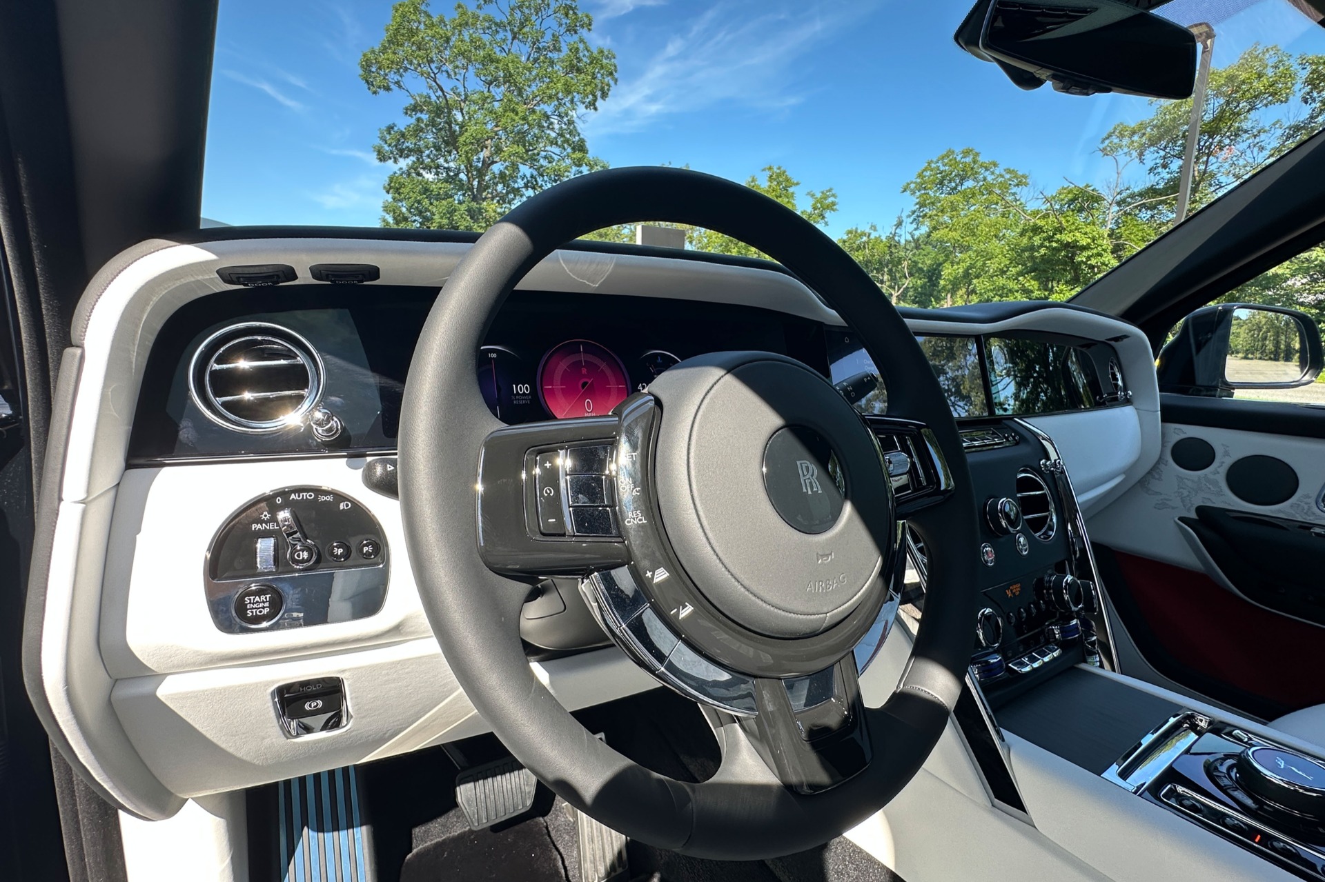 2027 Rolls-Royce Cullinan Image 7