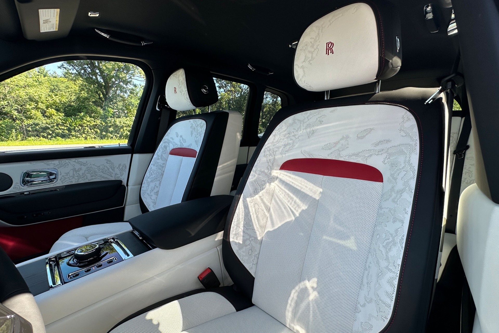 2027 Rolls-Royce Cullinan Image 8