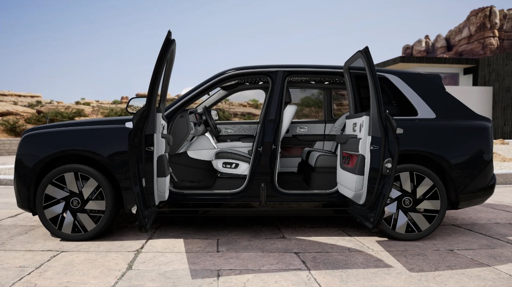 2027 Rolls-Royce Cullinan Image 9