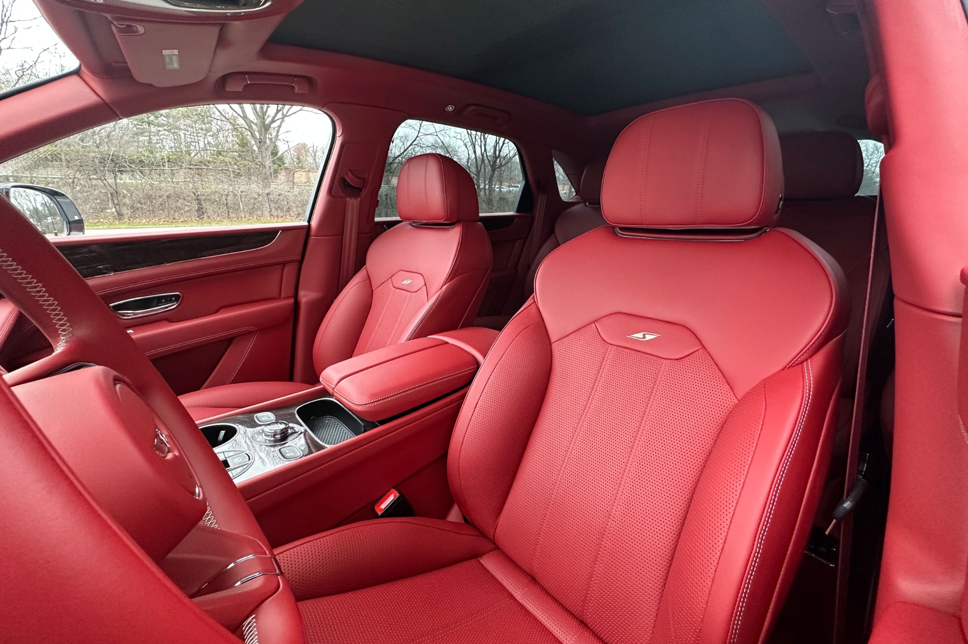 2022 Bentley Bentayga Image 10