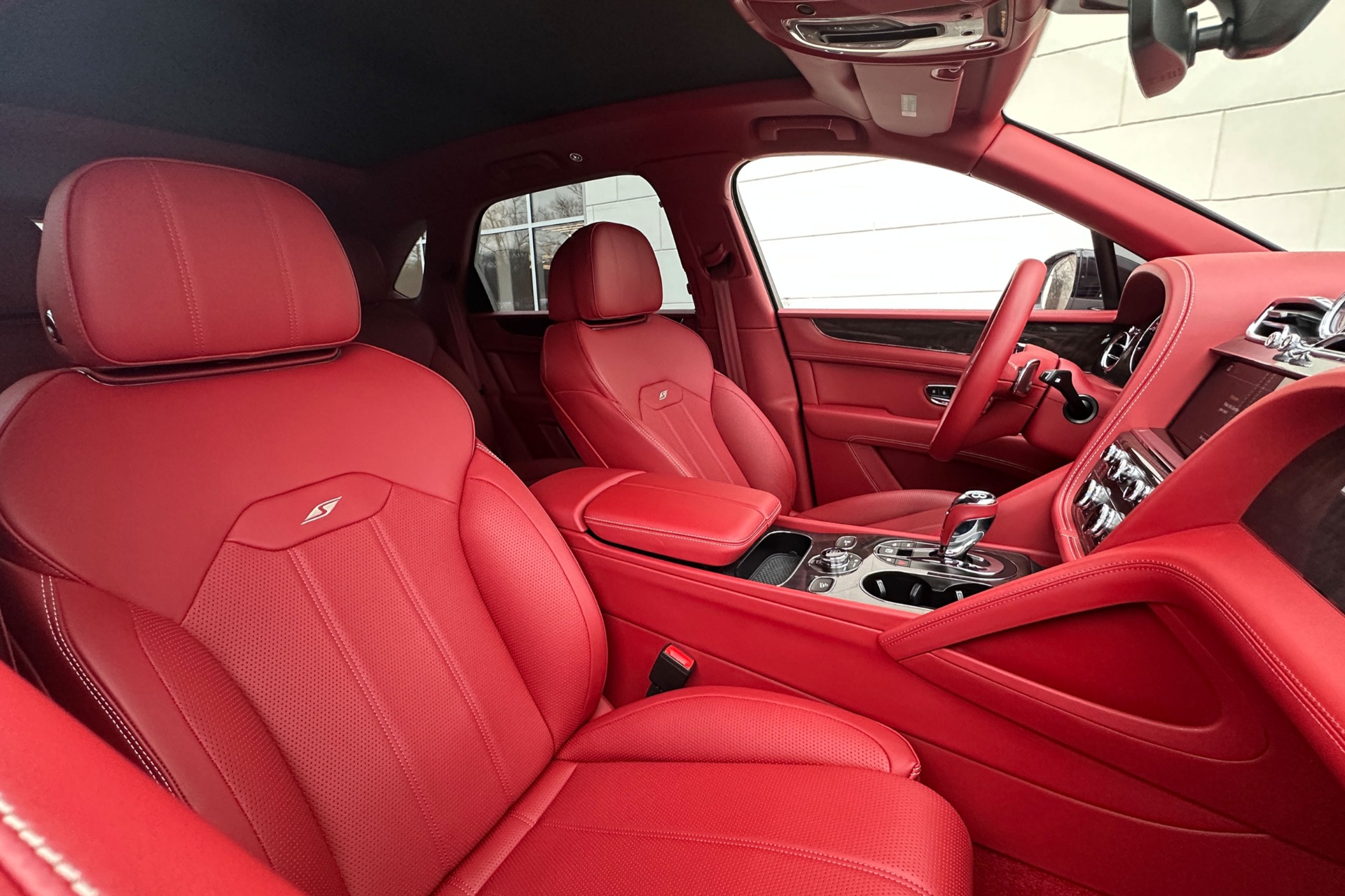 2022 Bentley Bentayga Image 13