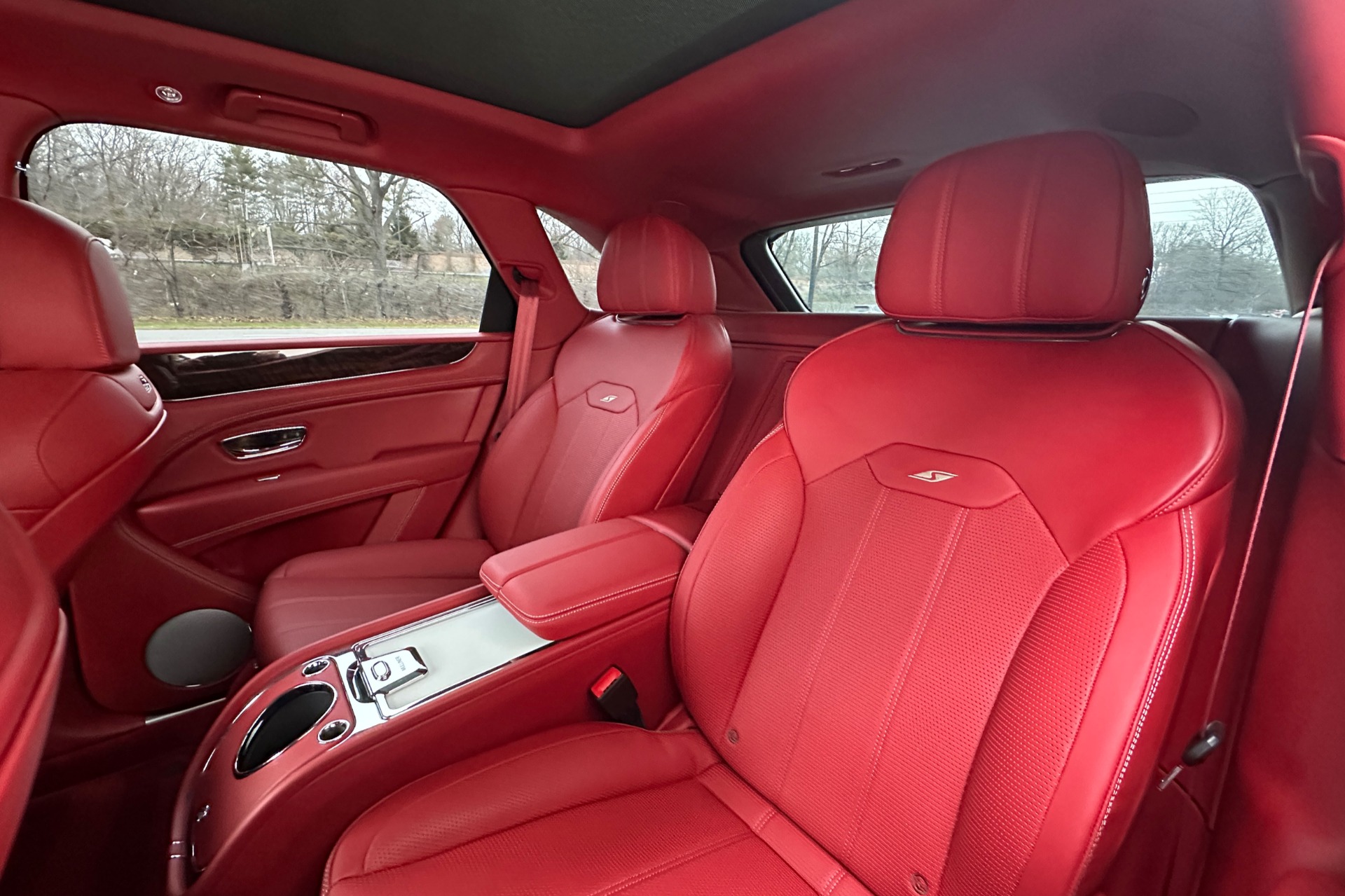2022 Bentley Bentayga Image 14