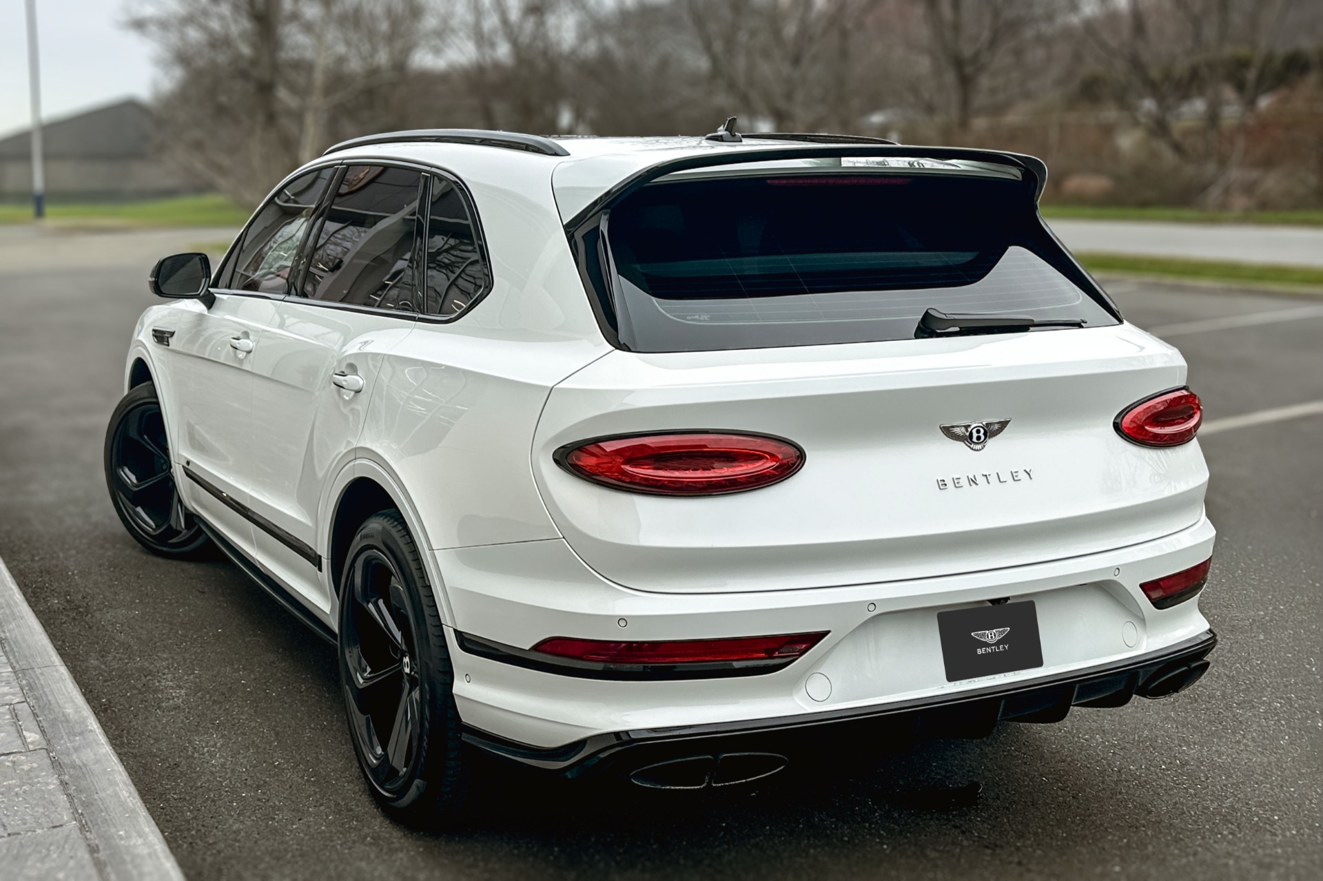 2022 Bentley Bentayga Image 3