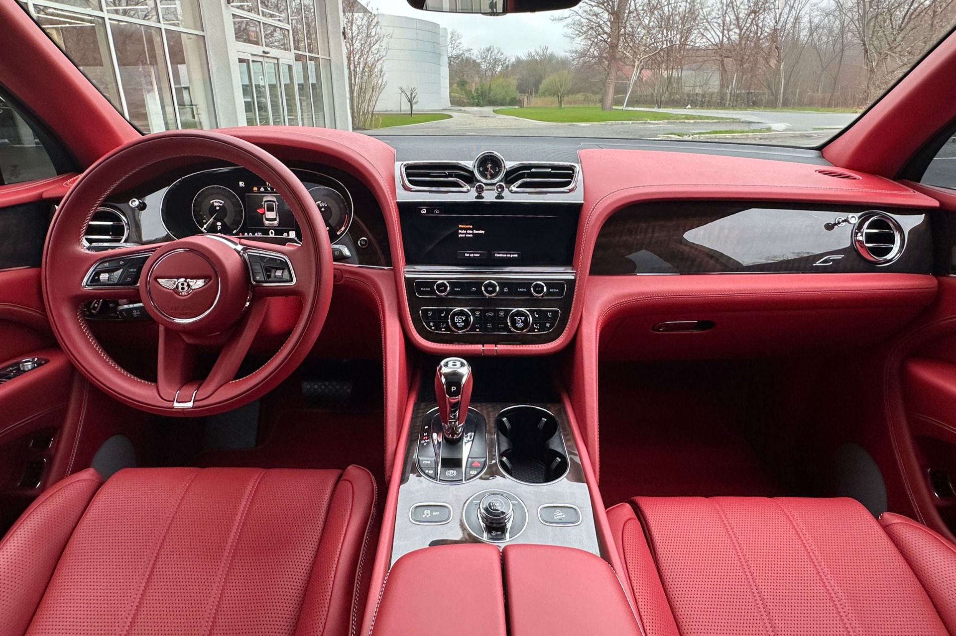 2022 Bentley Bentayga Image 4