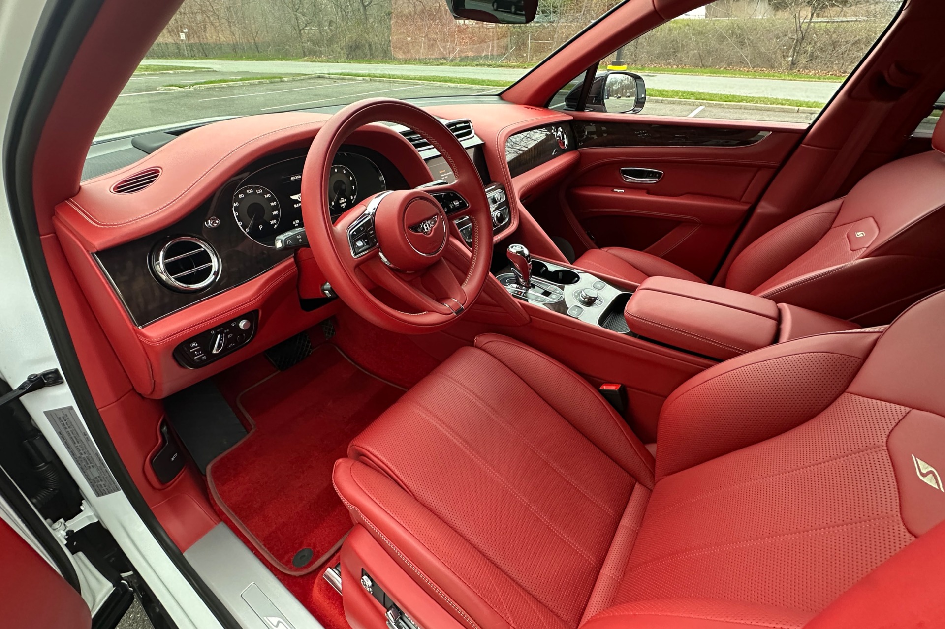 2022 Bentley Bentayga Image 8