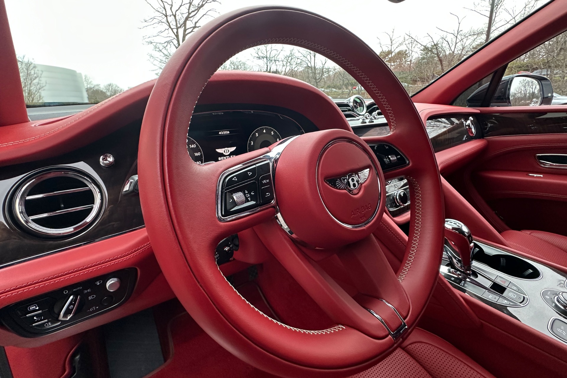 2022 Bentley Bentayga Image 9