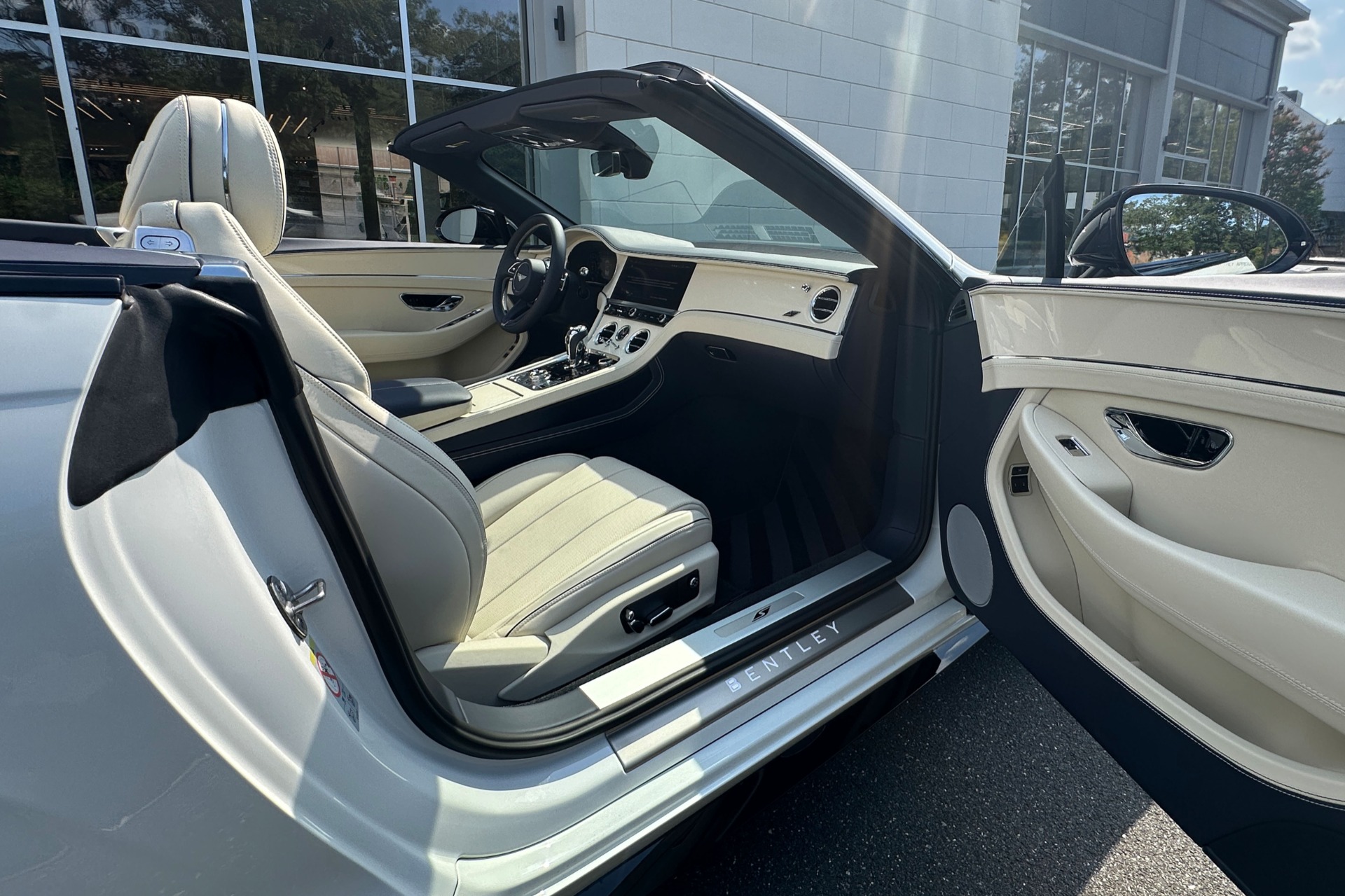 2026 Bentley Continental GTC Image 17