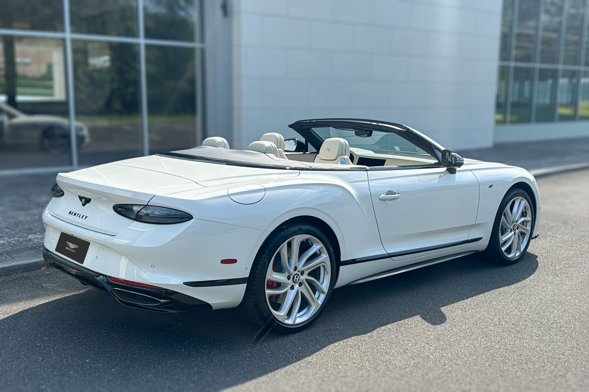 2026 Bentley Continental GTC Image 24