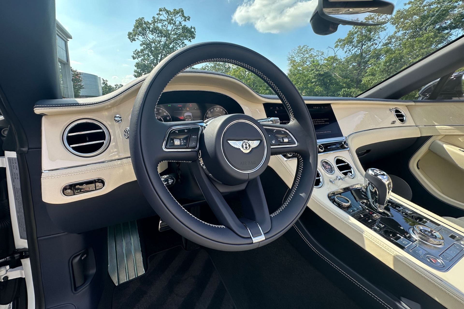 2026 Bentley Continental GTC Image 9