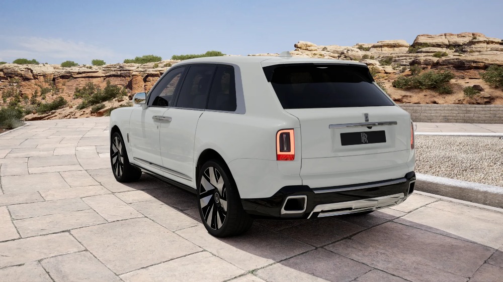 2027 Rolls-Royce Cullinan Image 3