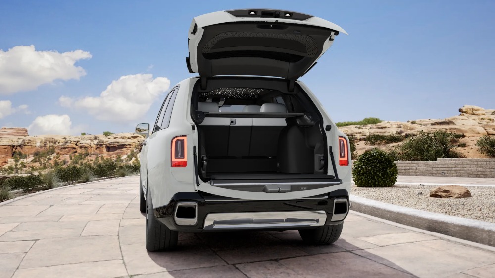 2027 Rolls-Royce Cullinan Image 10
