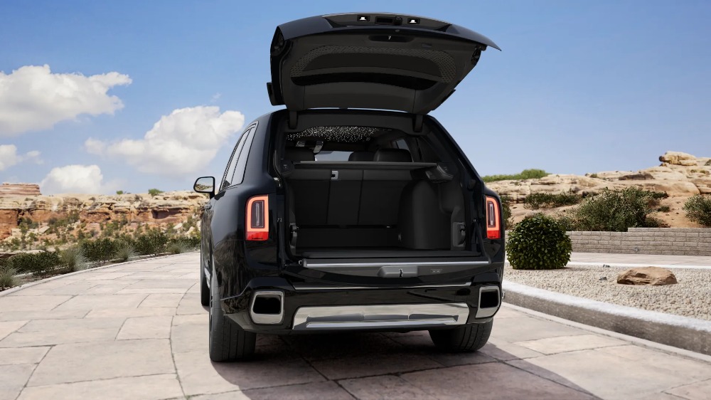 2027 Rolls-Royce Cullinan Image 10