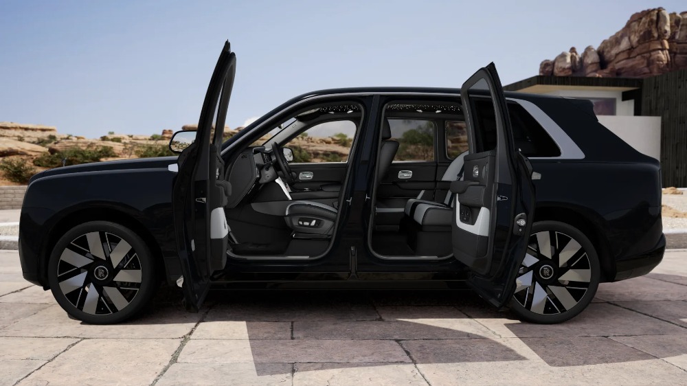 2027 Rolls-Royce Cullinan Image 9
