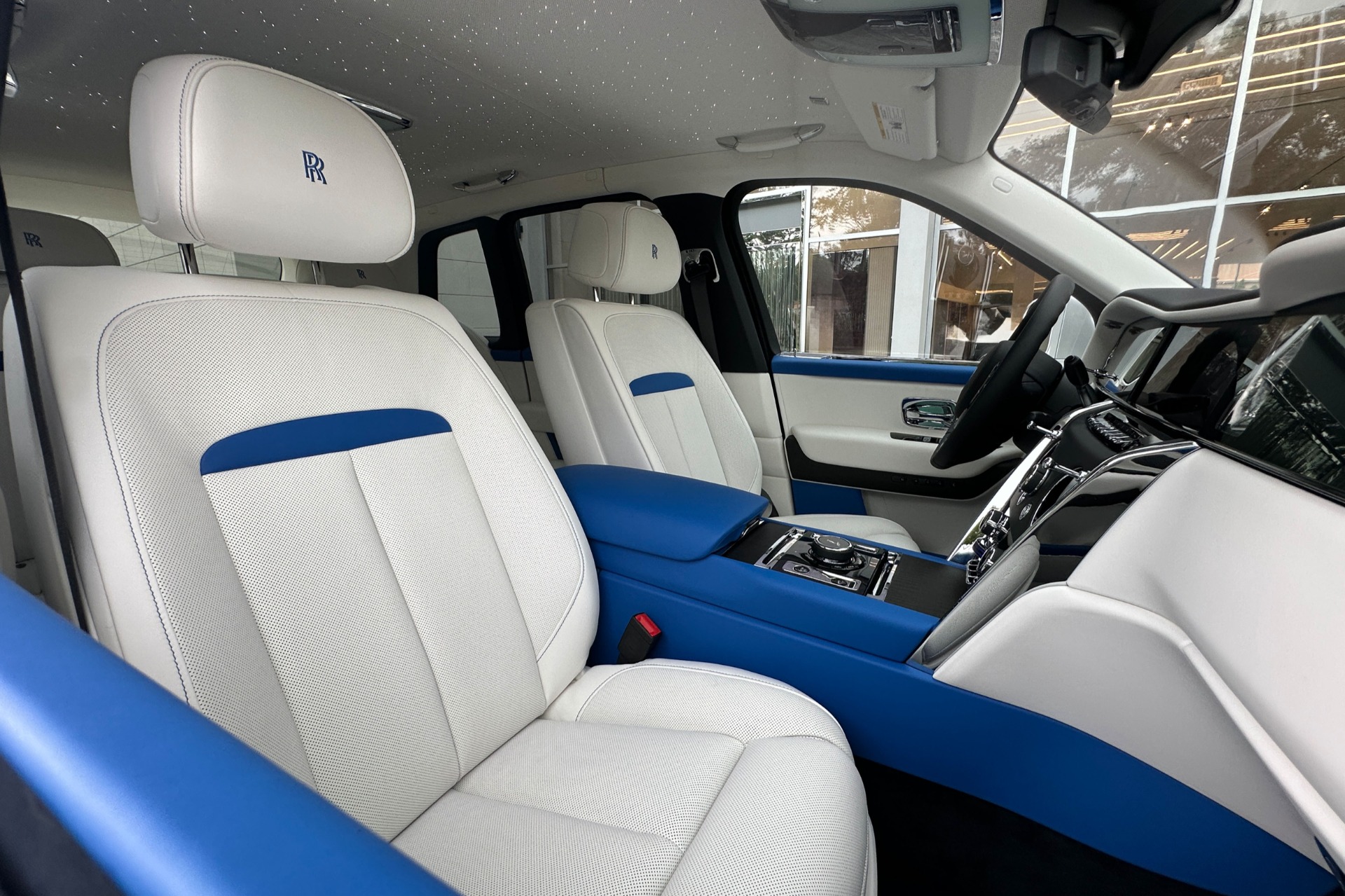 2027 Rolls-Royce Cullinan Image 11