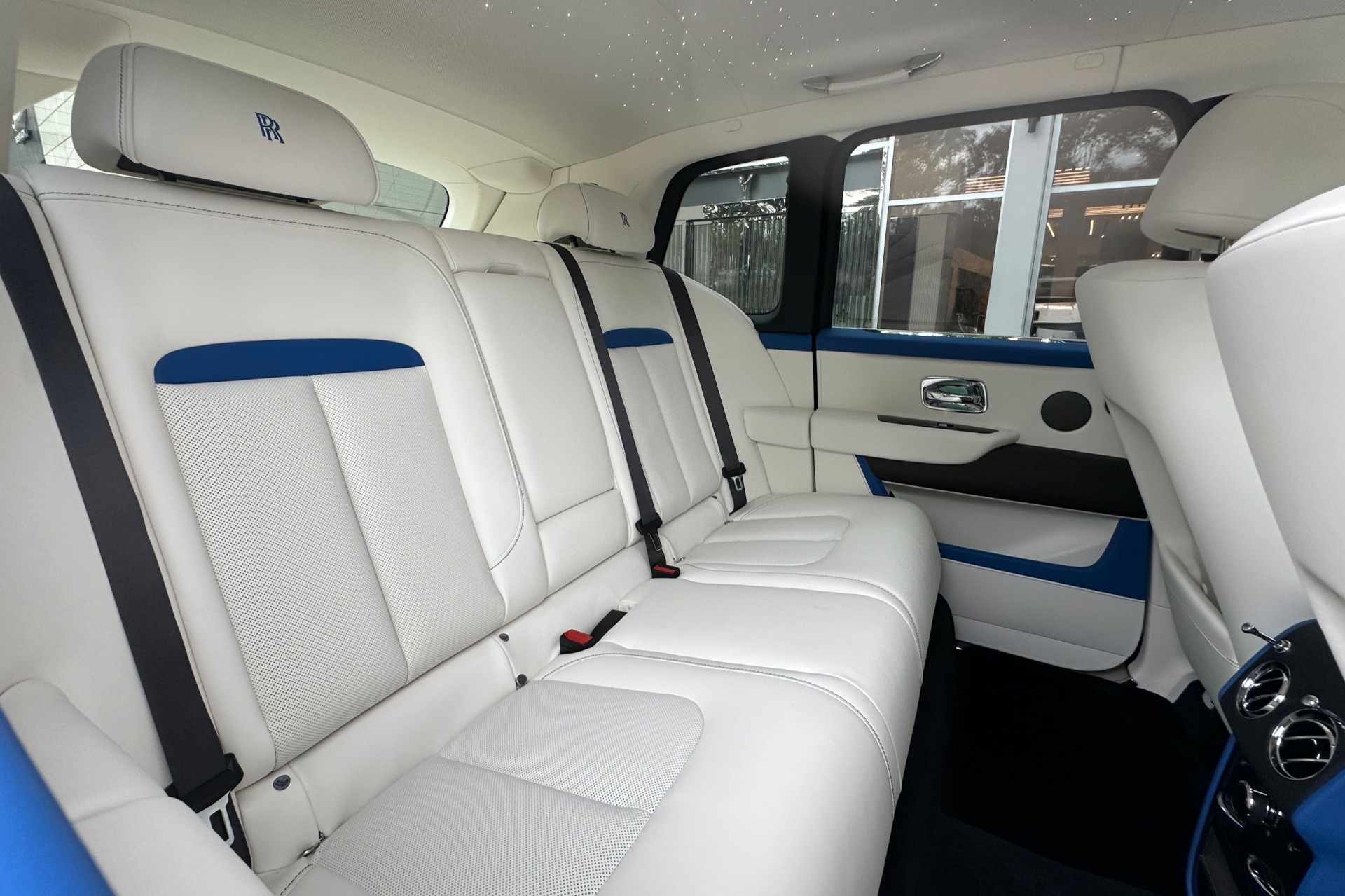 2027 Rolls-Royce Cullinan Image 14