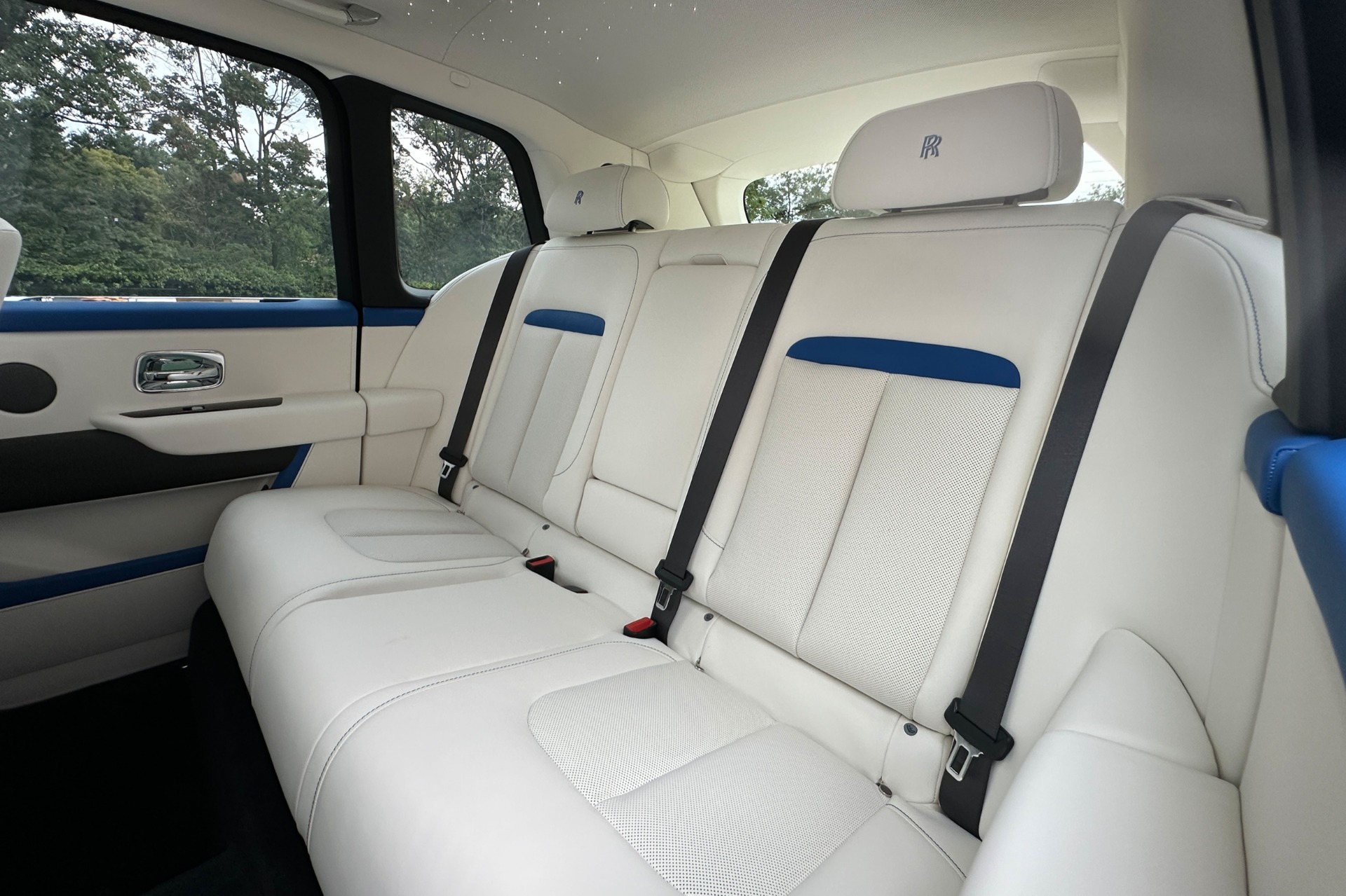 2027 Rolls-Royce Cullinan Image 16
