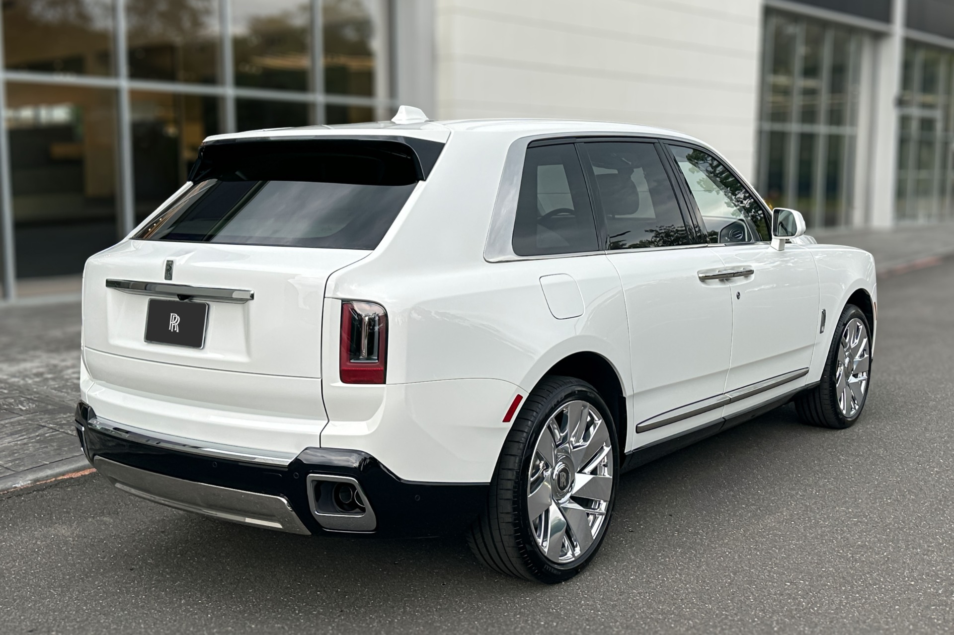 2027 Rolls-Royce Cullinan Image 2