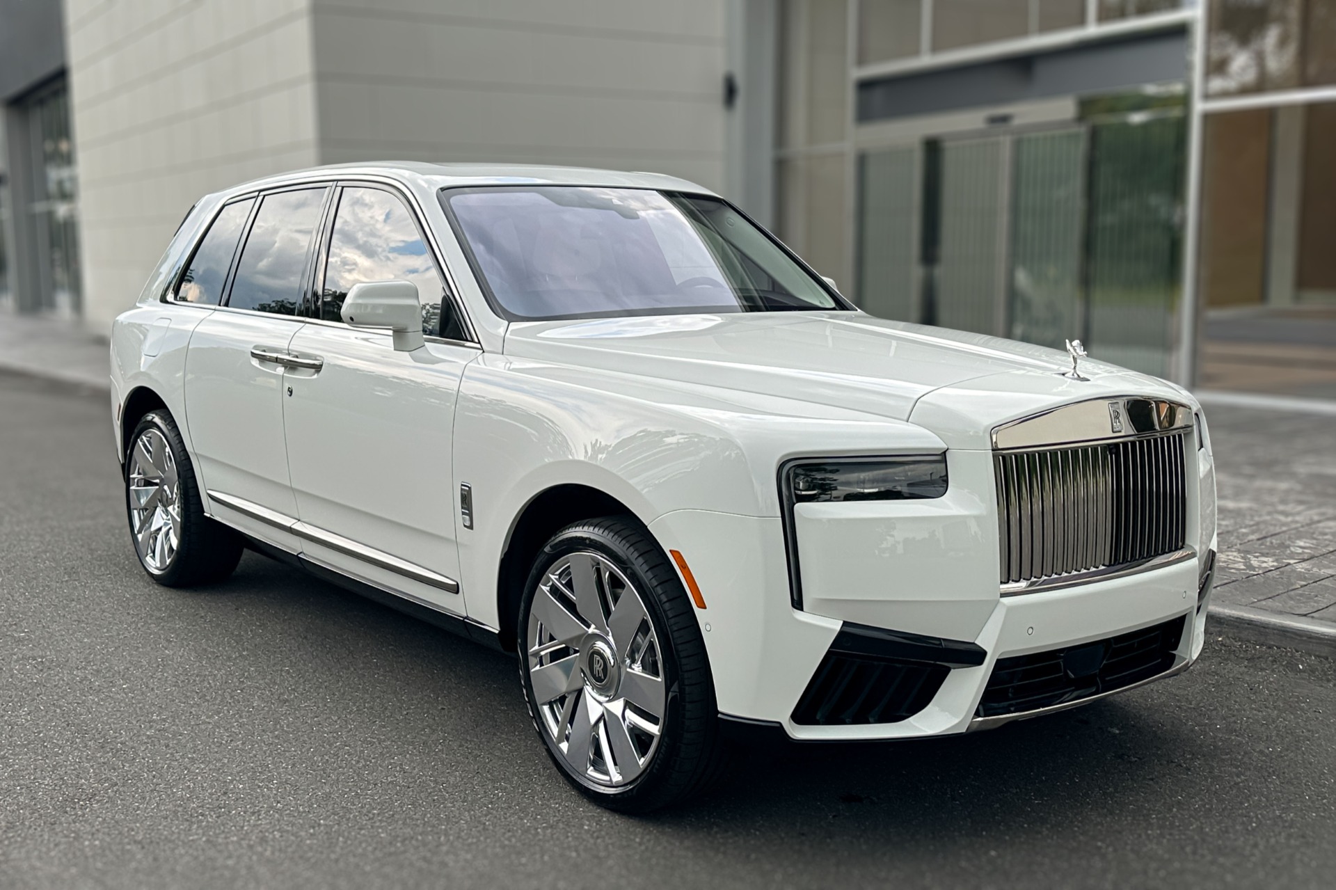 2027 Rolls-Royce Cullinan Image 20