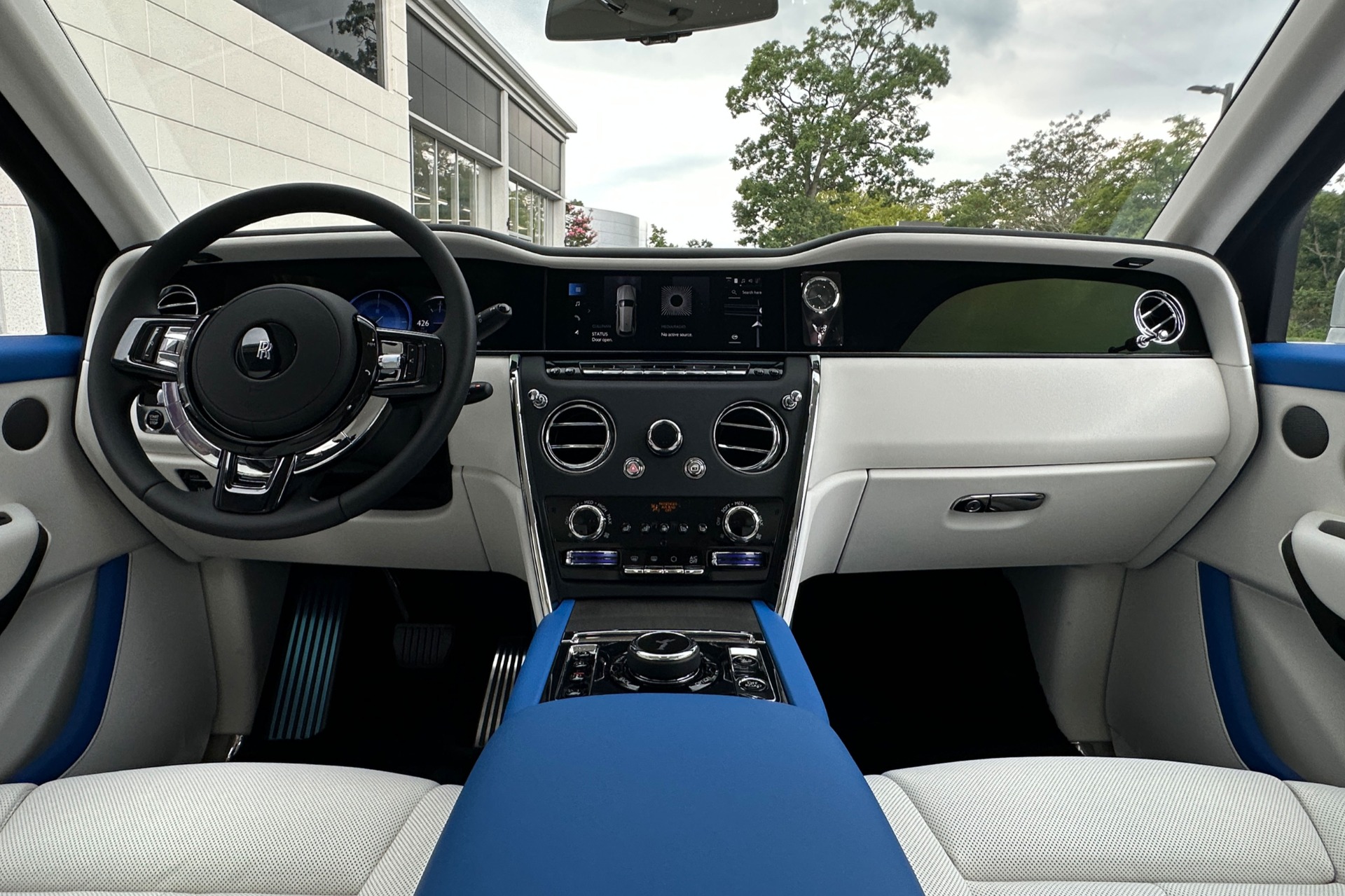 2027 Rolls-Royce Cullinan Image 4