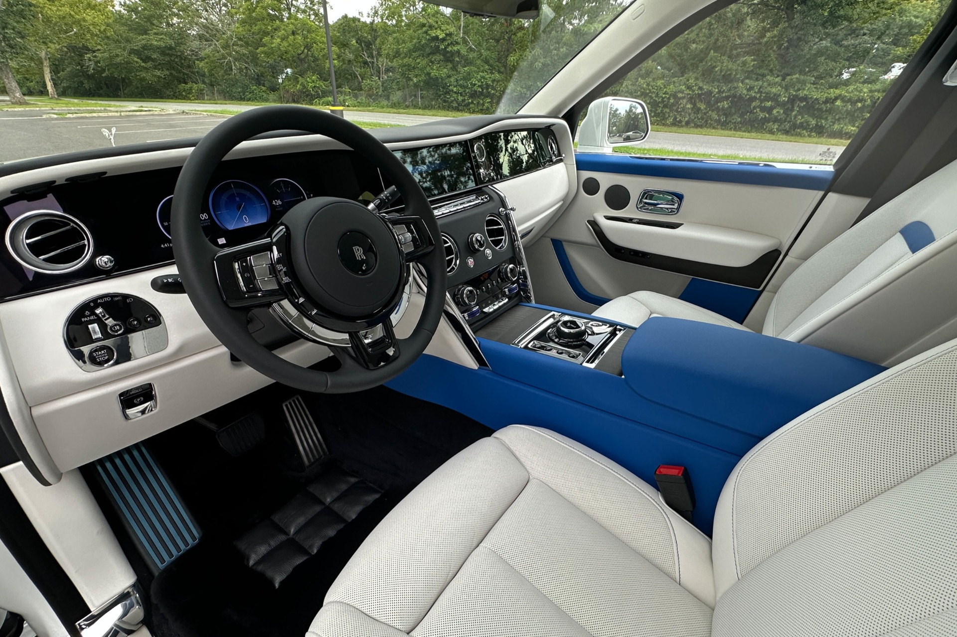 2027 Rolls-Royce Cullinan Image 6