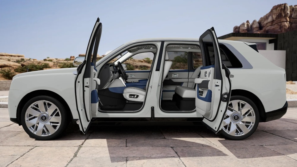 2027 Rolls-Royce Cullinan Image 9