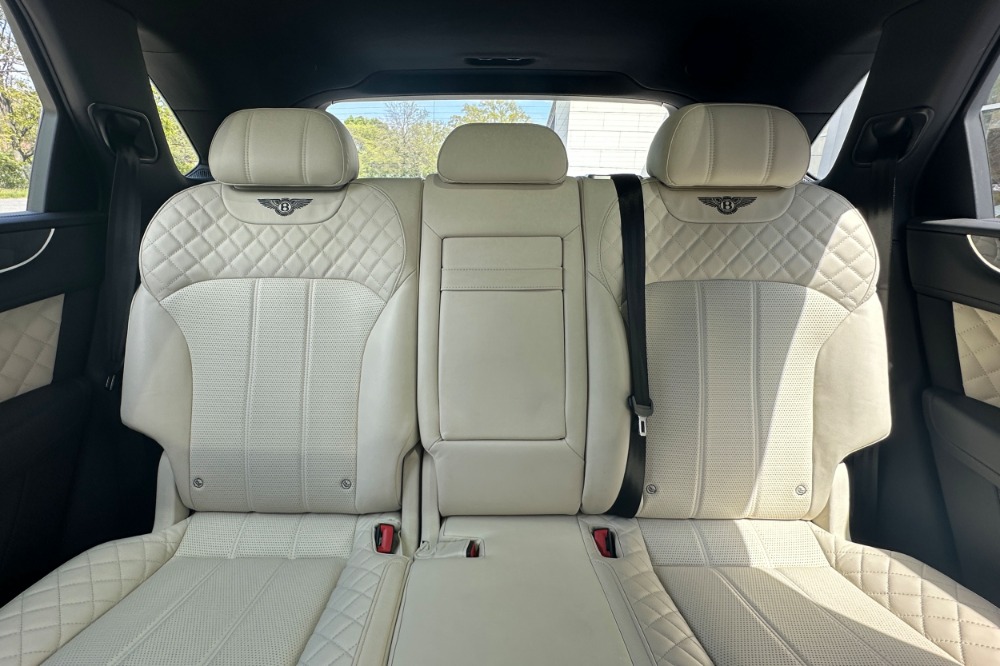 2019 Bentley Bentayga Image 14