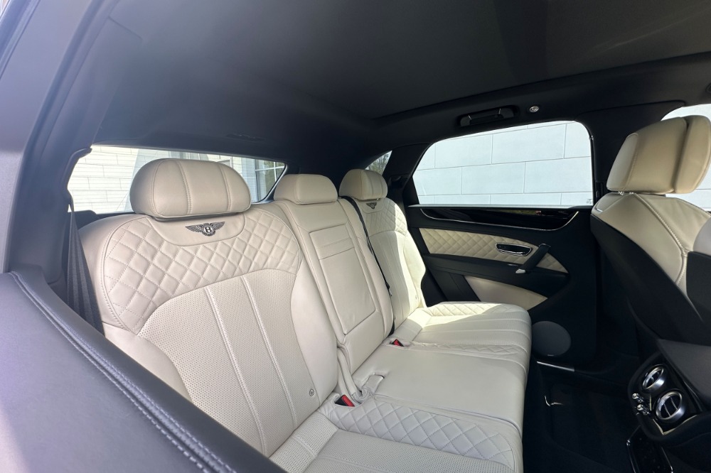 2019 Bentley Bentayga Image 15