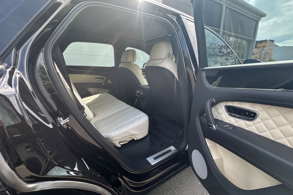 2019 Bentley Bentayga Image 16