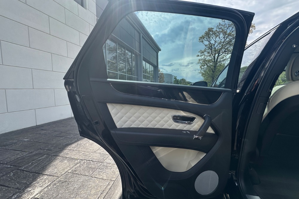 2019 Bentley Bentayga Image 7