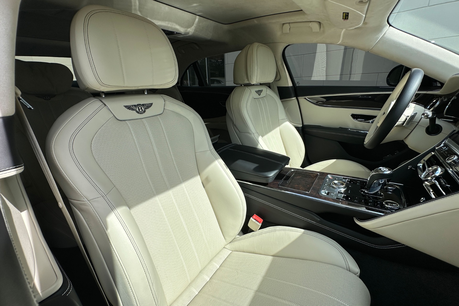 2022 Bentley Flying Spur Image 13