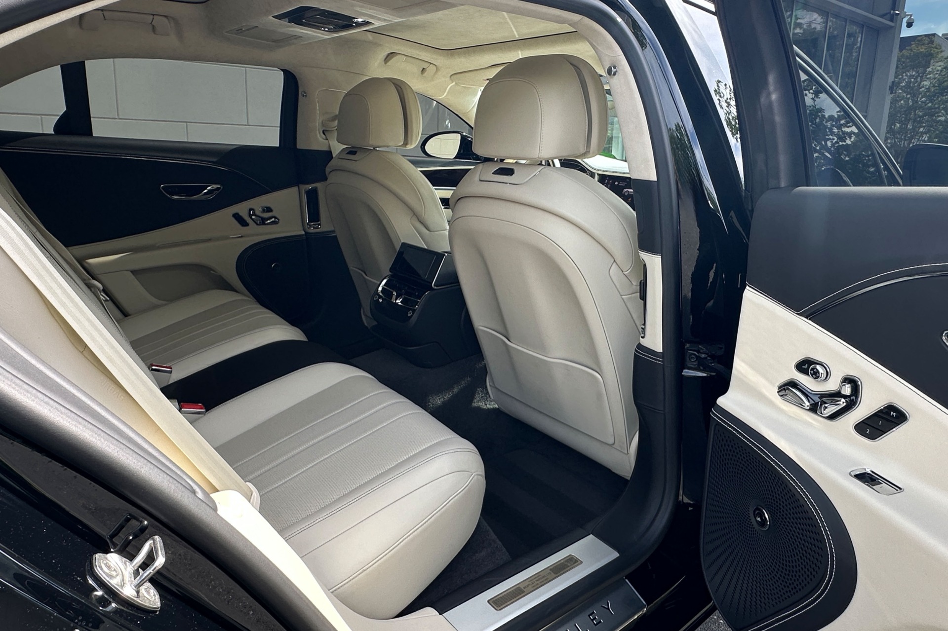 2022 Bentley Flying Spur Image 14
